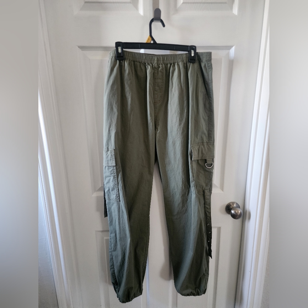No Boundaries Army Green Cargo Pants